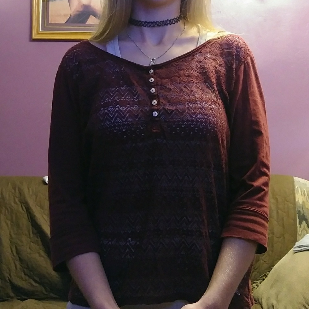 Maroon Hollister quarter-sleeve shirt